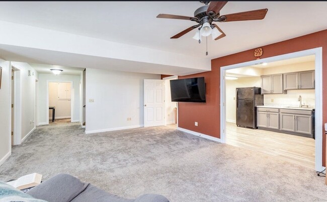 1235 Cumberland Dr Unit Basement apartment