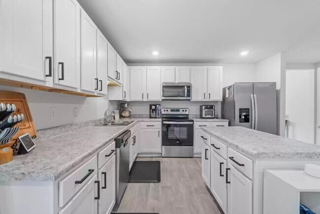 Photo - 82 American Ct