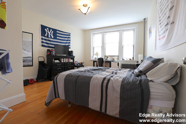 Photo - 22 Sutherland Rd Condo Unit 4