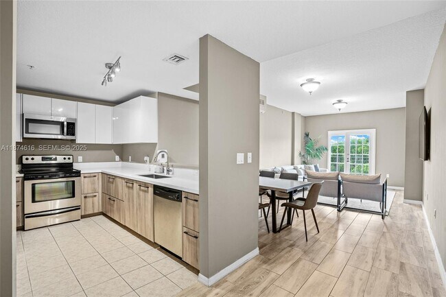 Photo - 5271 SW 8th St Unidad 315