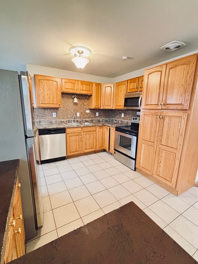 Photo - 607 Coach Light Ln