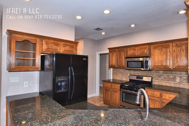 Photo - 300 S 63rd St