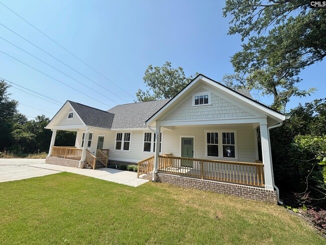 Photo - 2703 Clark St