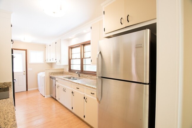 Photo - 453 Scott St