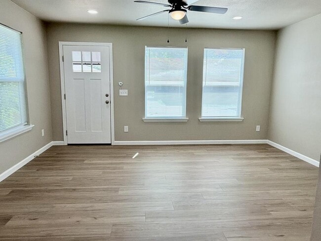 Photo - 20 Sarasue Ln
