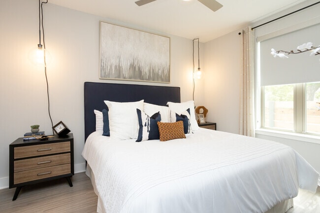 2BR, 2BA - 1086SF