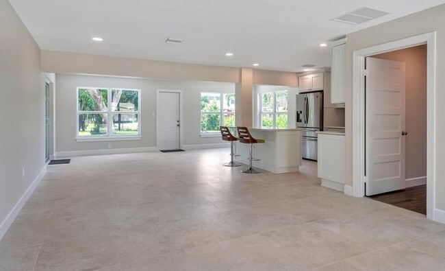 Photo - 2001 Collier Ave