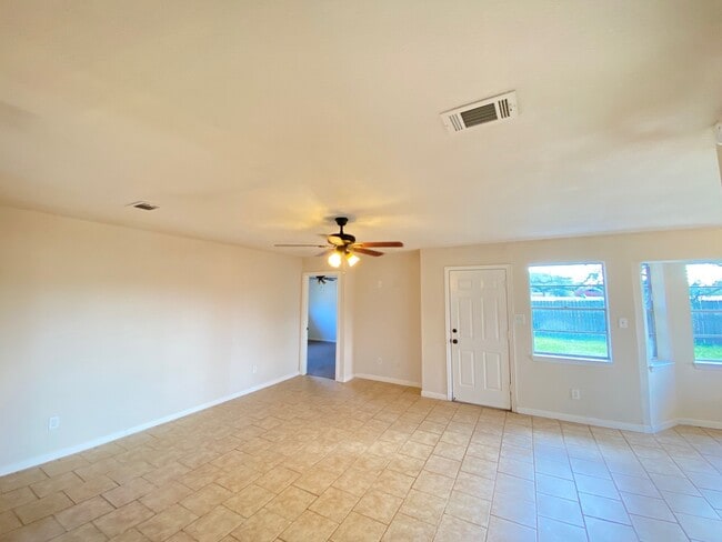 Photo - 521 26th Ave N