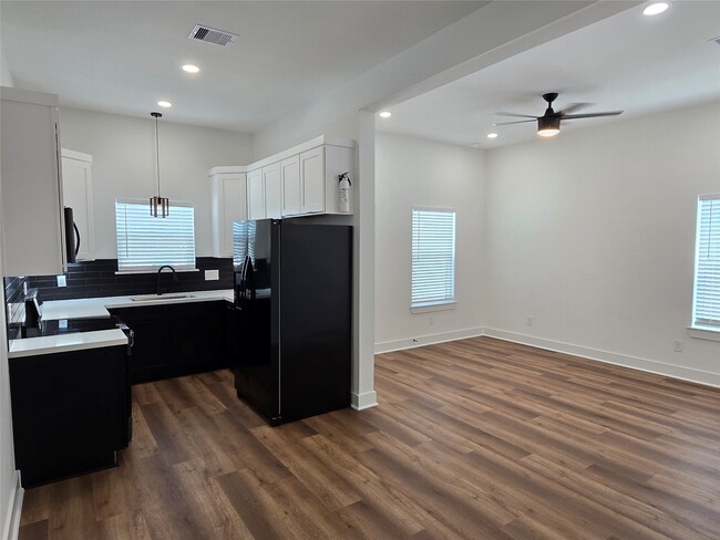 Photo - 9808 Pelsey St