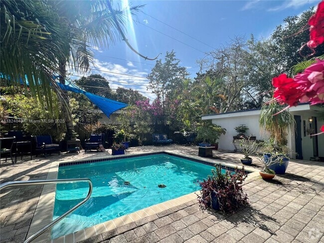Building Photo - 590 NW 40th Ct Rental