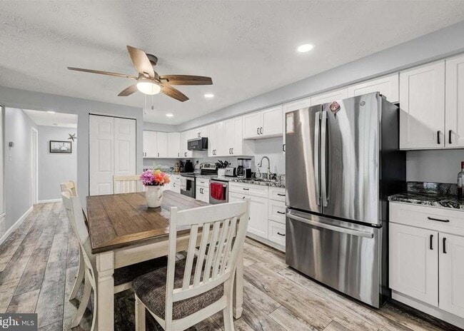 Photo - 300 Long Cove Ln