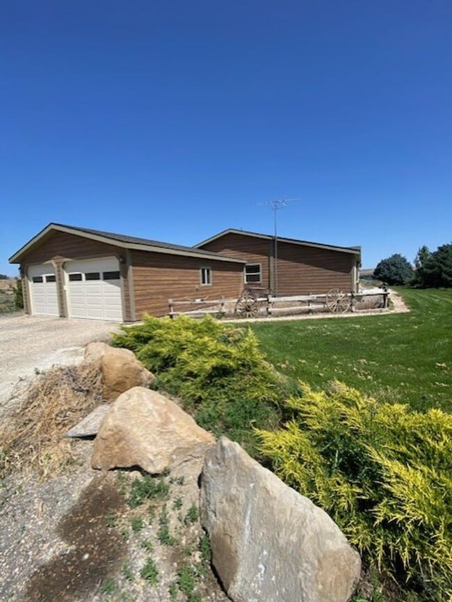 True Western Living On The Snake River - True Western Living On The Snake River House