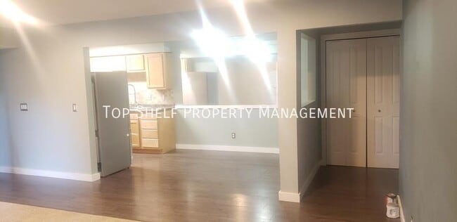 Building Photo - 9513 University Ave Unit 8 Rental
