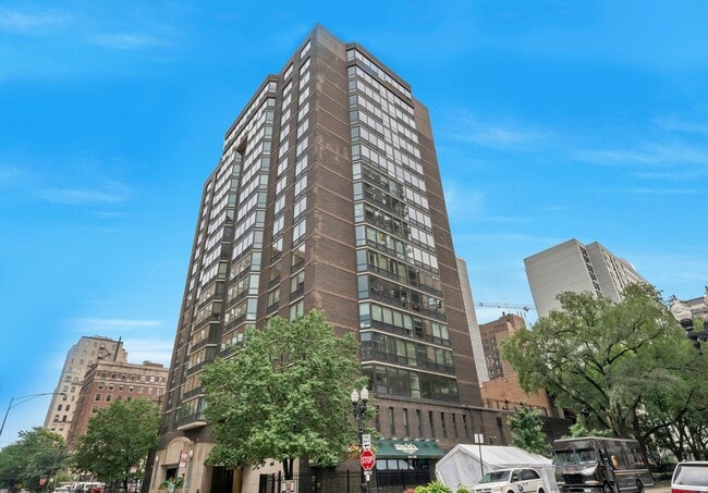 Building Photo - 21 W Goethe St Rental