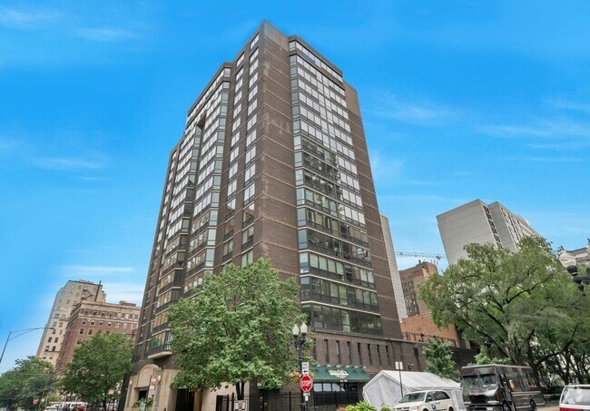 Building Photo - 21 W Goethe St Rental