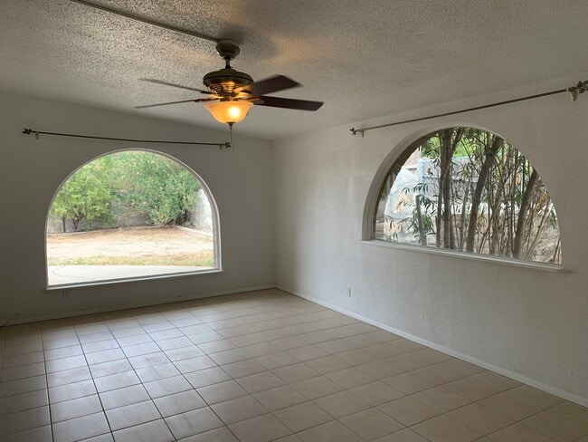 Photo - 10301 Album Ave