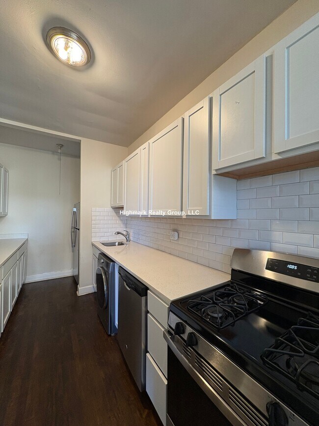 Building Photo - 945 Judson Ave Unit 1A
