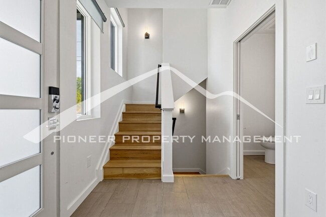 Photo - Spacious Townhouse with Washer/Dryer and Central AC