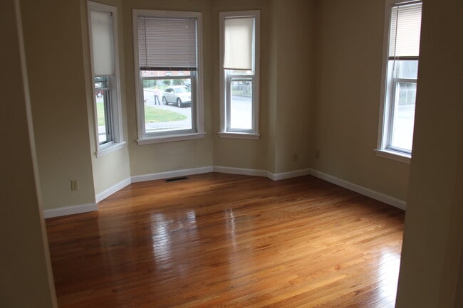 LR - 61 Taylor St Unit 61 Taylor St Rental