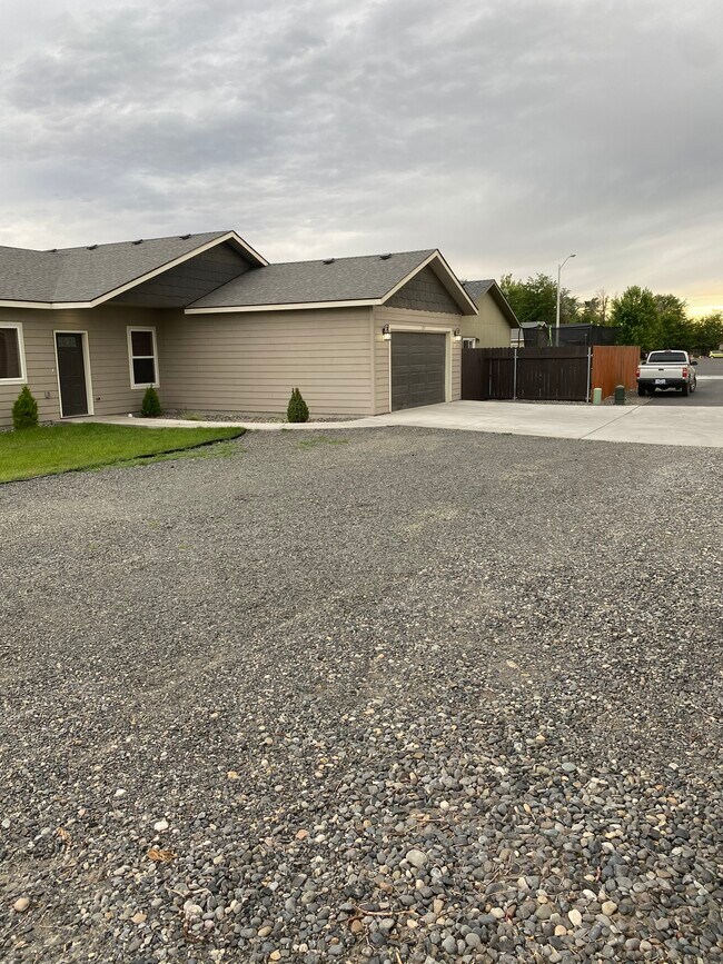 Photo - 879 SW 14th Plz