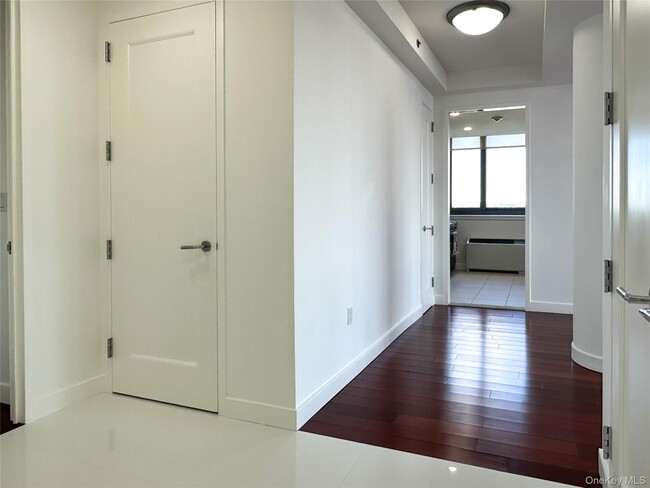 Photo - 10 City Pl Unidad 12H