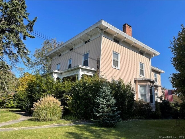 Building Photo - 30 Camp St Unit 3