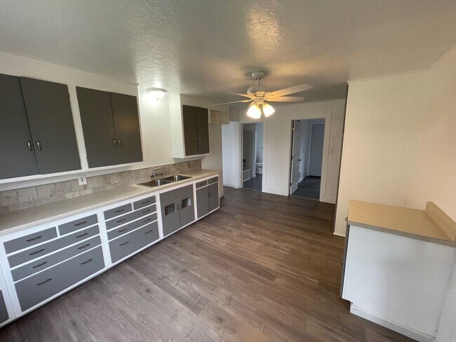 Photo - 3916 Homedale Rd