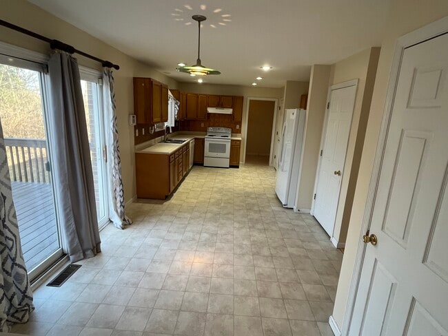 Eat-in Kitchen - 5795 Reserve Ct