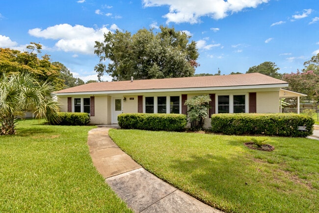 Building Photo - 319 Tanglewood Rd Rental