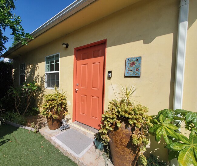 Photo - 808 N Orange Grove Ave House