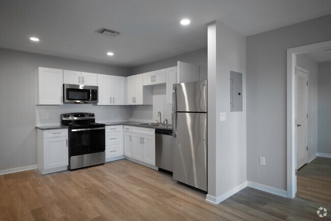 2BR, 2BA - 927SF - Kitchen