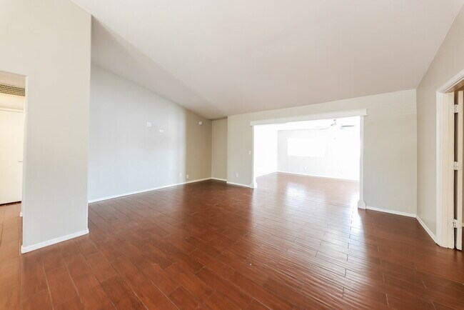 Photo - 601 W Wescott Dr