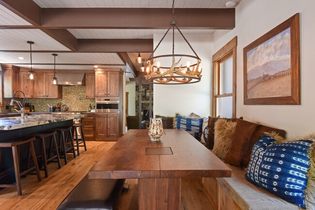 Photo - 1325 Canterbury Dr