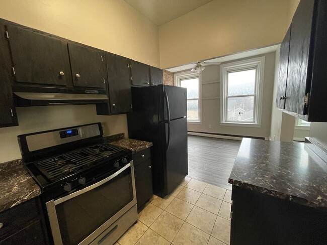Photo - Bright & Spacious 2-Bedroom in Downtown Adams – $1,450/month Unidad 301