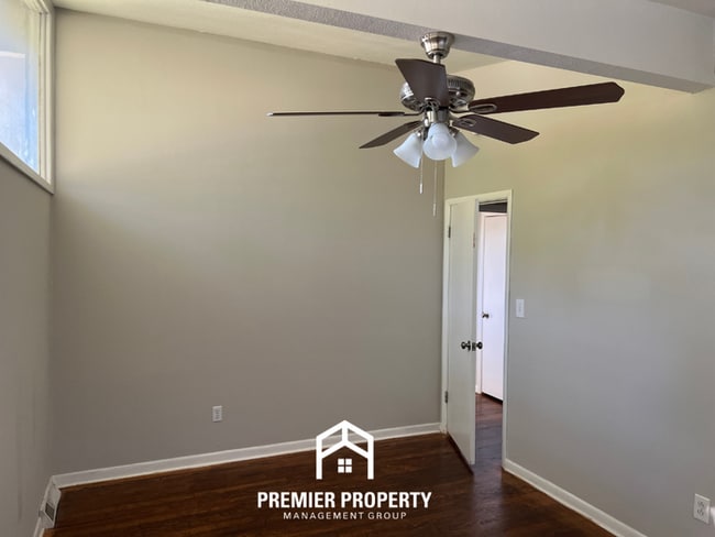 Photo - 2322 Rodgers Dr NE