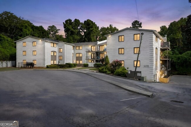 Building Photo - 5095 Roswell Rd NE Unit 209