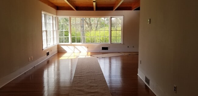 Photo - 731 W Charlton St