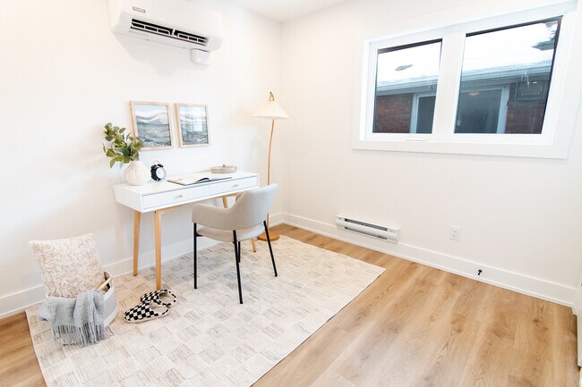 Photo - Unit 1A | Main Level | 2 Bedroom, 1 Bathroom Unité A