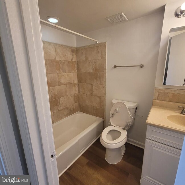 Photo - 1833 Addison Rd S