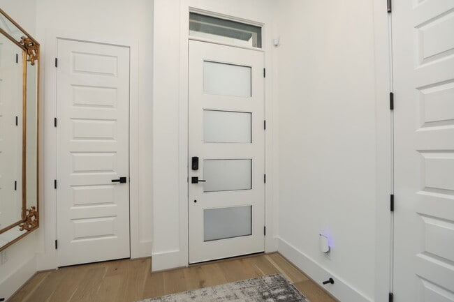 Building Photo - 5704 Fairdale Ln