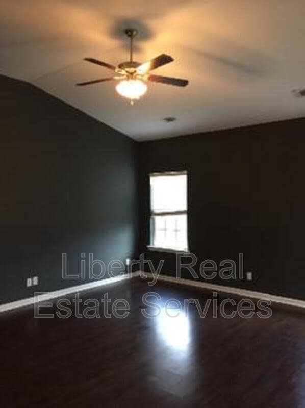 Photo - 203 Cumberland Dr NE