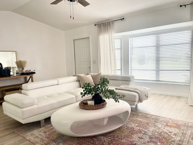 Photo - 1395 Hayworth Rd