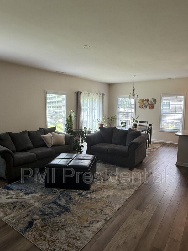 Photo - 7044 Hepworth Dr