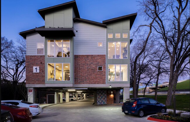 Photo - 1800 S I-35 Frontage Rd Unit #1800