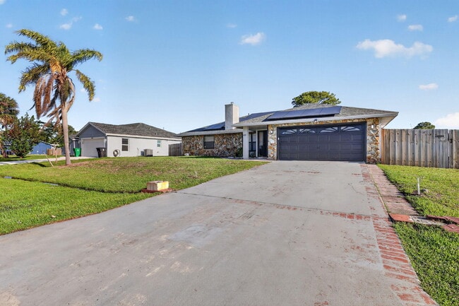 Building Photo - 481 SW Aster Rd