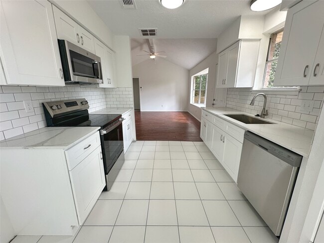 Photo - 806 Merribrook Ln