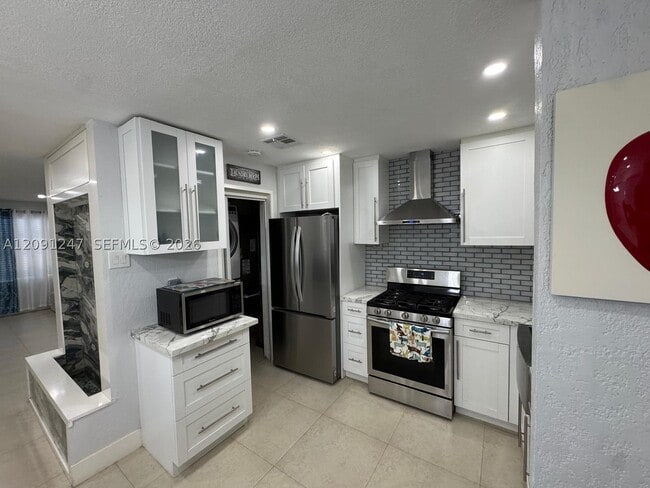 1305 W 53rd St