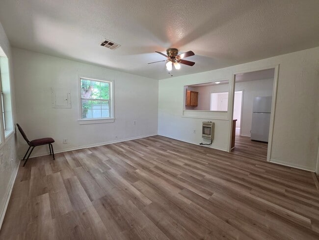 Photo - 3 Bed 2 Bath at Shawnee