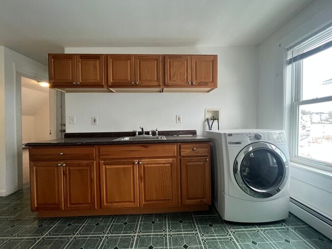 Building Photo - 17 Winfield St Unit 3