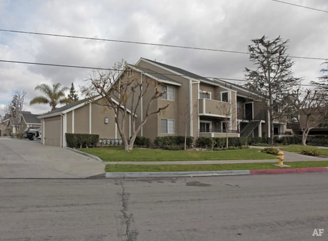 Building Photo - 2940 E Frontera St Rental